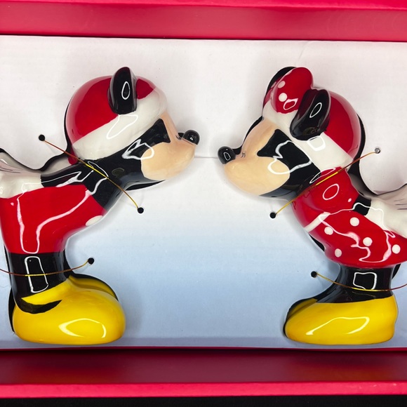 Disney Mickey & Minnie Christmas Salt & Pepper - Picture 1 of 4